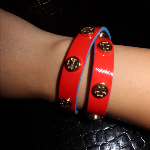 TORY BURCH LEATHER RED DOUBLE WRAP LOGO STUD BRACELET! - Picture 2 of 4